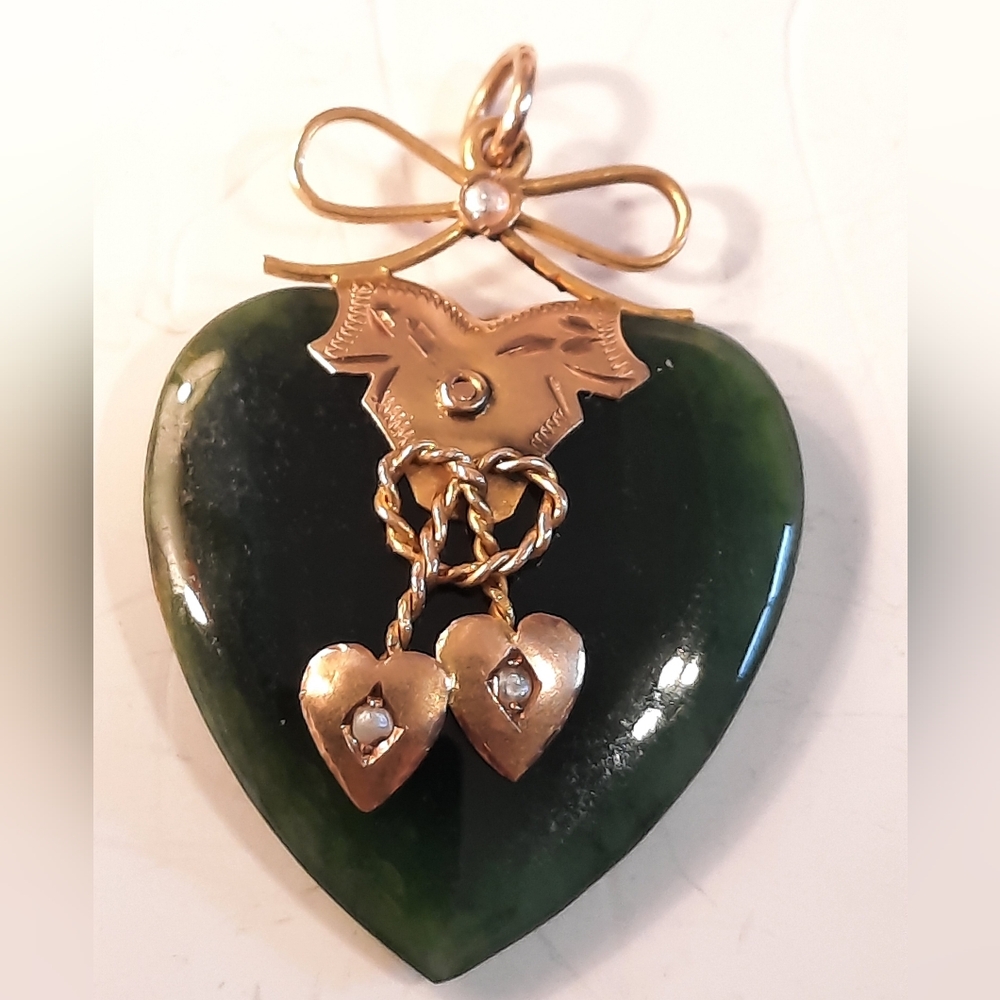 9Karat Gold Vintage Green Dark Jade Heart Pendant